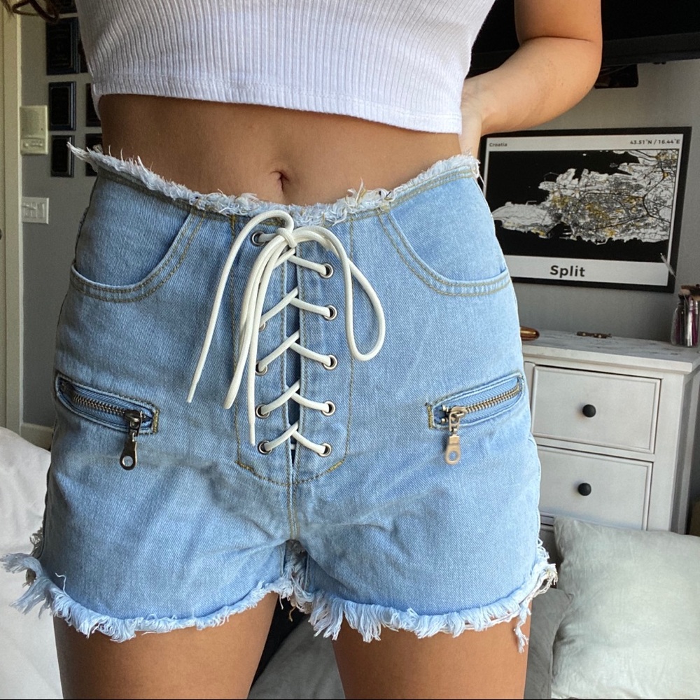 Unique tie-up denim shorts